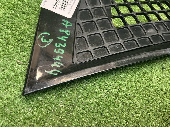 Накладка крыла левая LR Defender 2 L663 (19-нв)