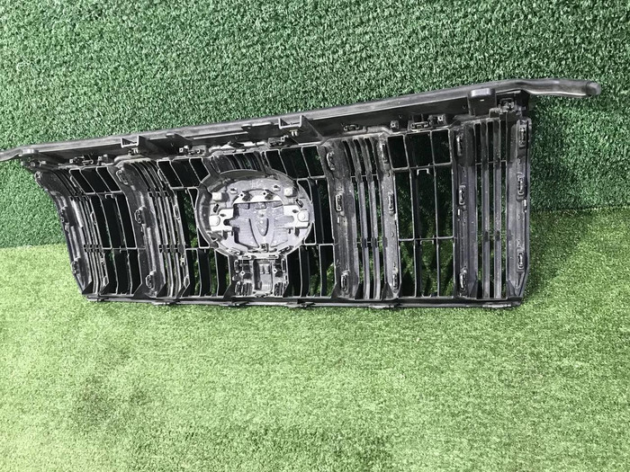 Решетка радиатора Toyota Land Cruiser Prado 150 (2017-н.в.)