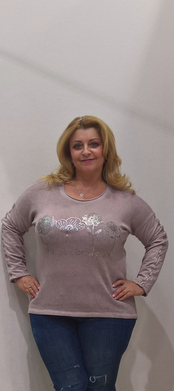 Пудро-розовый жемперок с серебристым узором