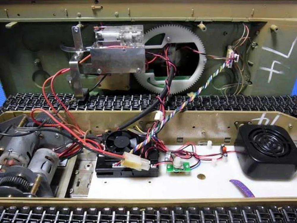 Радиоуправляемый танк Torro KV-2 1/16 с инфракрасной пушкой и звуковыми эффектами, 2.4G V3, для танкового боя