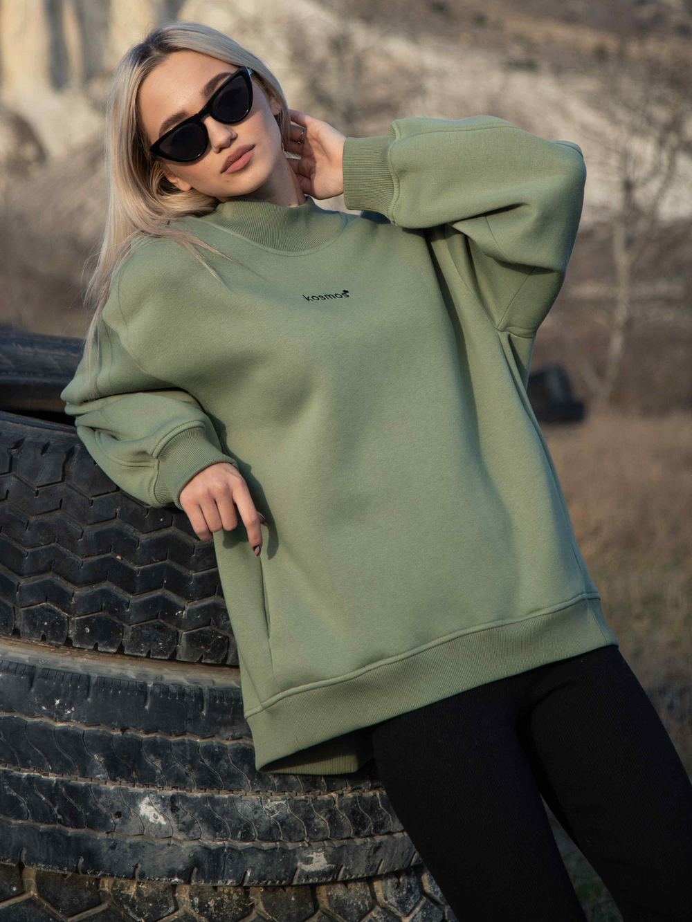 Свитшот женский оверсайз с начесом Олива