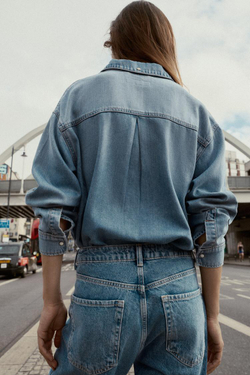 ZARA ДЖИНСОВАЯ РУБАШКА ОВЕРСАЙЗ, ВЫЦВЕТШИЙ СИНИЙ