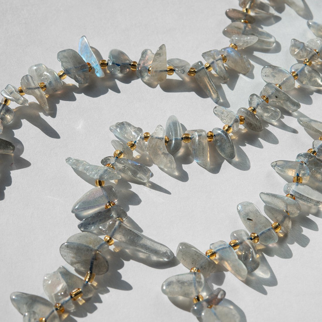 Лабрадор натуральный, перышки, 10-23мм