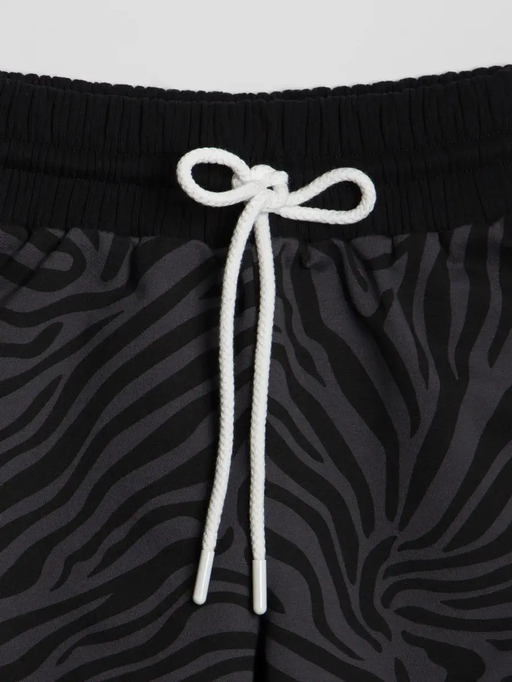 Костюм для девочки спортивный с шортами