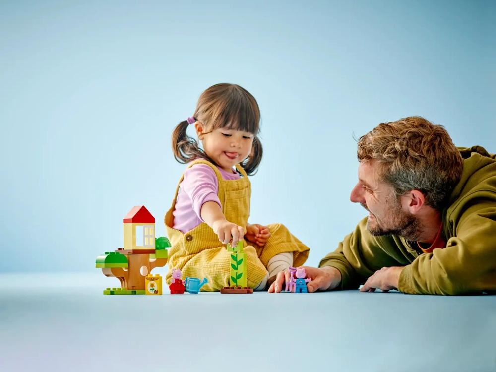 Конструктор LEGO Duplo 10431 Peppa Сад и домик на дереве