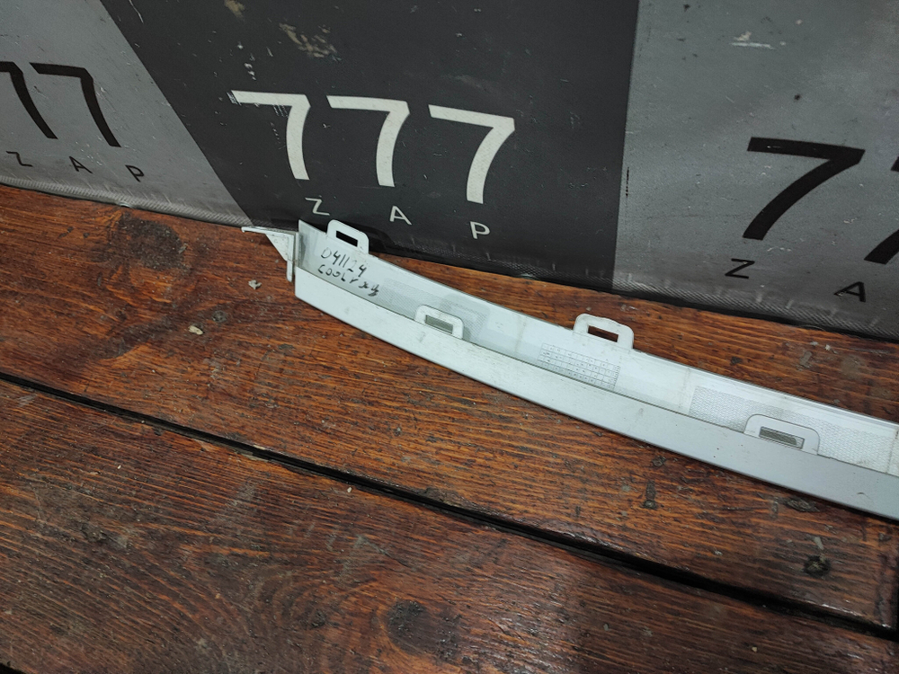 Молдинг решетки радиатора Geely Coolray 19-24 Б/У Оригинал 6013024400