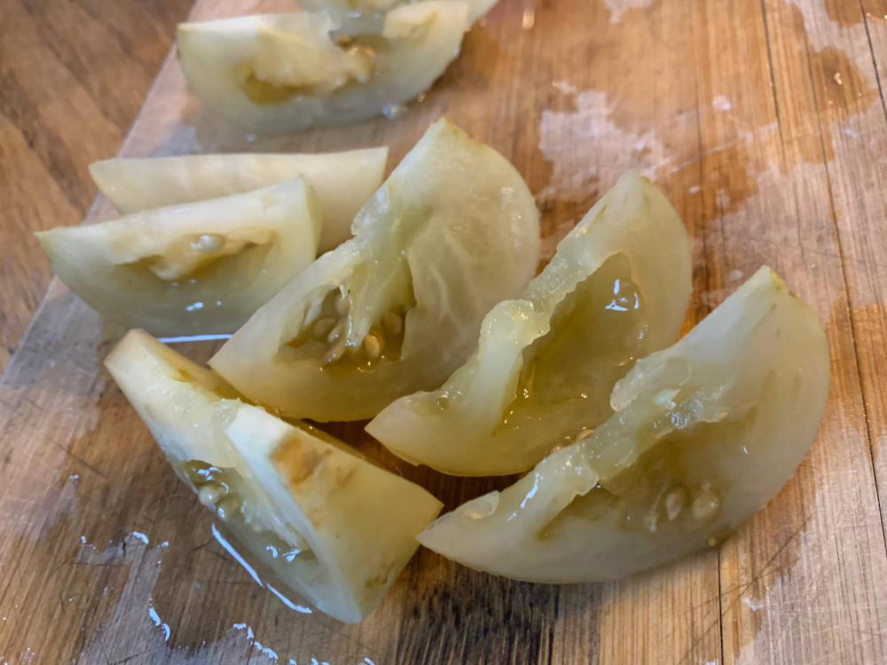 Зелёные солёные помидоры броженые бочковые