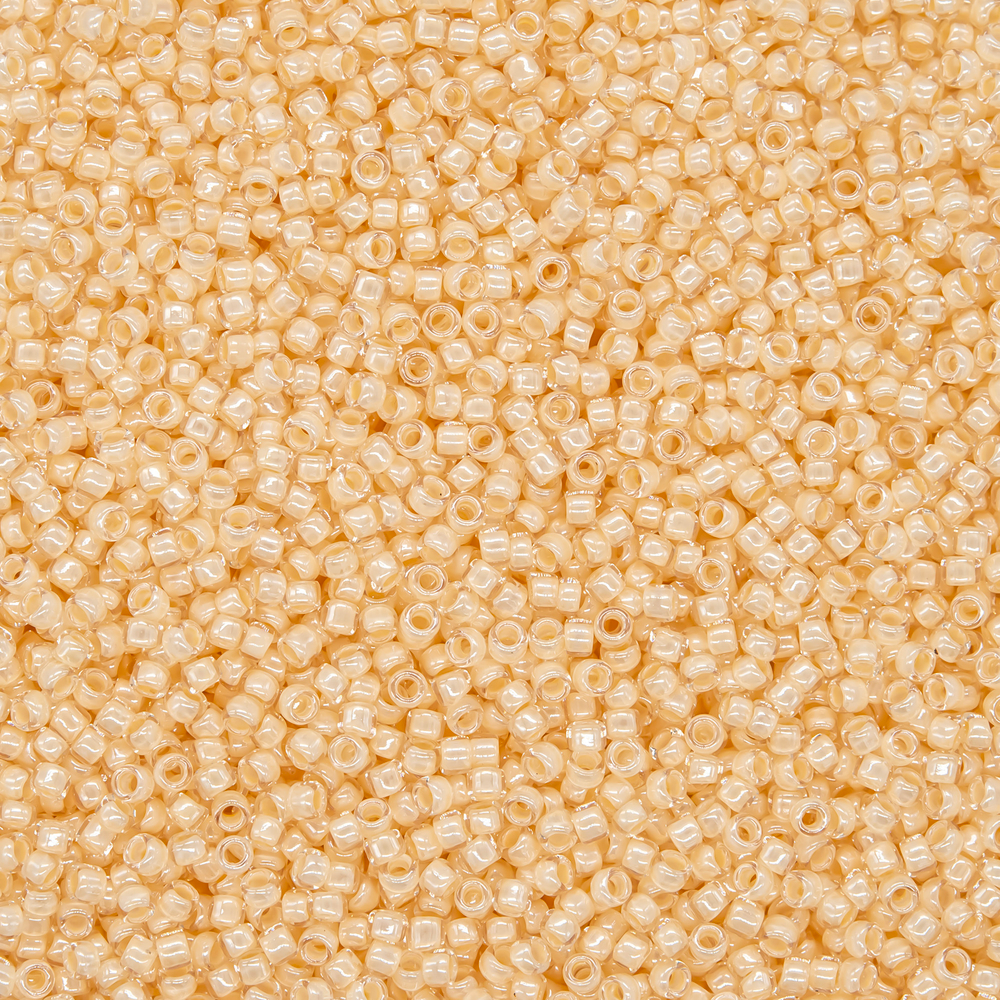 Японский бисер TOHO Round 15/0 (№352), окрашенный изнутри прозрачный
