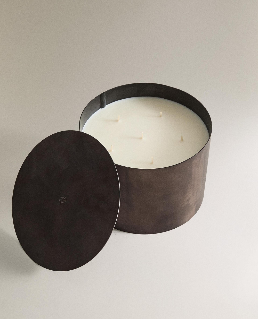 Zara Home - Ароматическая свеча signature collection и, 2500 г