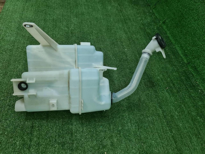 Бачок омывателя Toyota Camry xv70 (2017-н.в.)