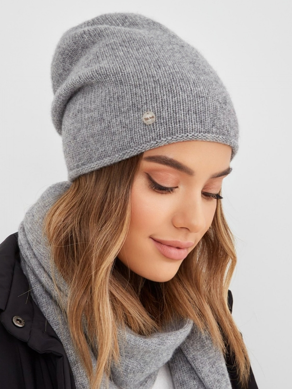 Шапка LACE удлиненная одинарная,с руликом с содержанием кашемира