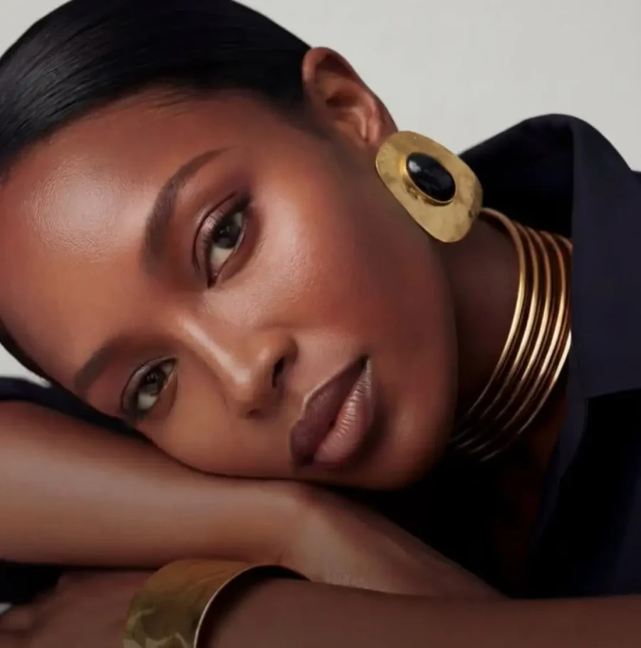 Серьги под золото с черным литьем в центре