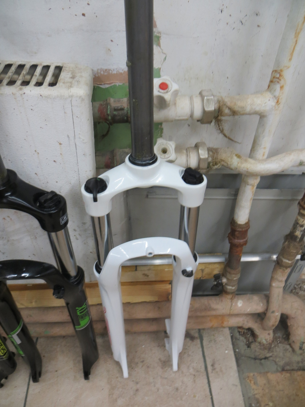 Новая вилка SR Suntour SF14-XCT-MLO  купить дешево в Москве скидки акции распродажа