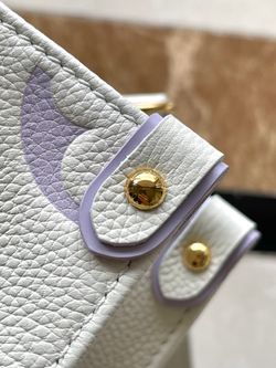 Louis Vuitton Onthego PM