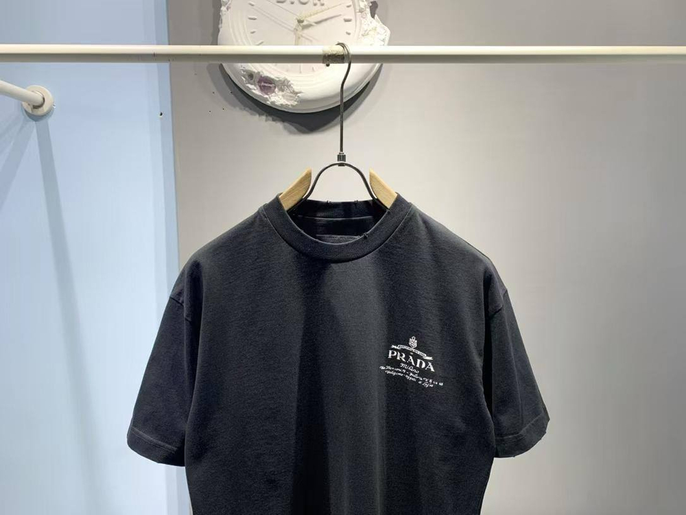 Футболка Prada