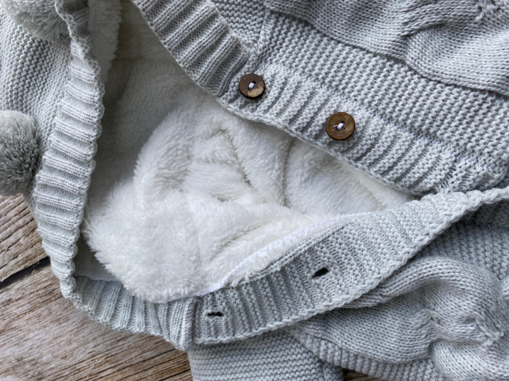 Вязаный комплект на выписку 5 предметов  (Одеяло утеплен., бант, пинетки, комбинезон, шапка) (Цвет: Синий)