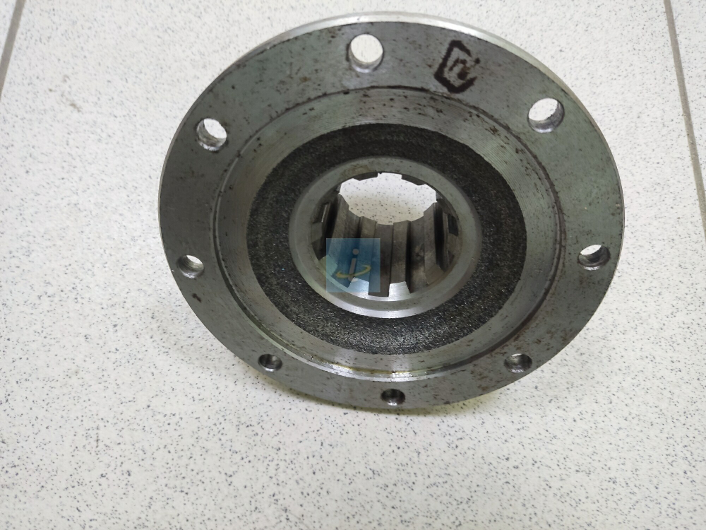 Фланец крепления кардана (8 отверстий М10 ф-155мм) 238П-1721240