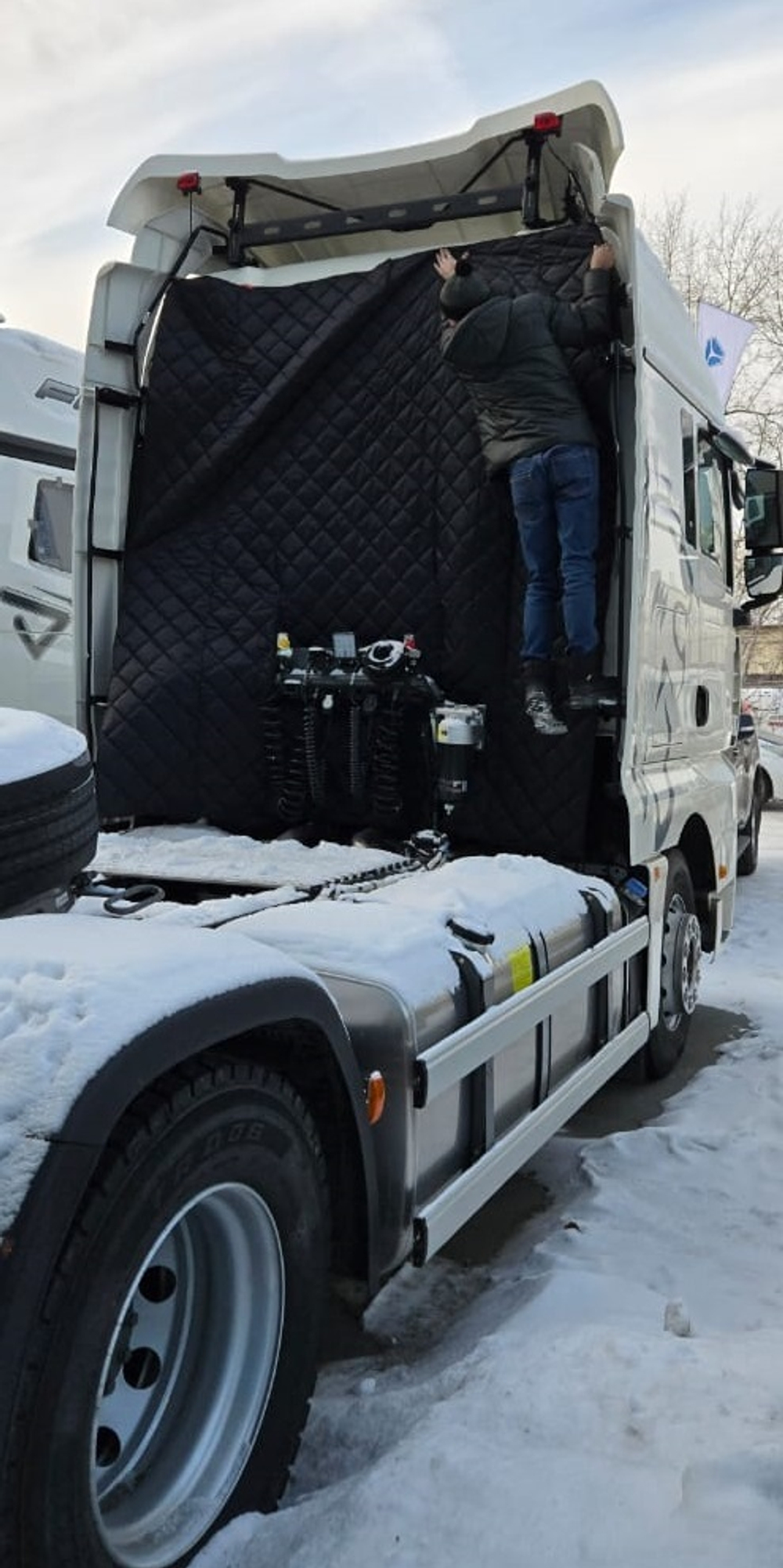 Утеплитель задней стенки грузового автомобиля (Sitrak C7H и Sitrak C7H MAX)