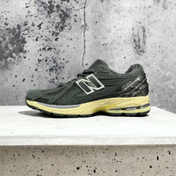 New Balance 1906R • Black