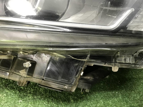 Битая Фара левая Toyota LC Prado 150 (17-нв) LED