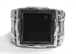 Ювелирное мужское кольцо из серебра,вставка оникс,фианиты,размер 21