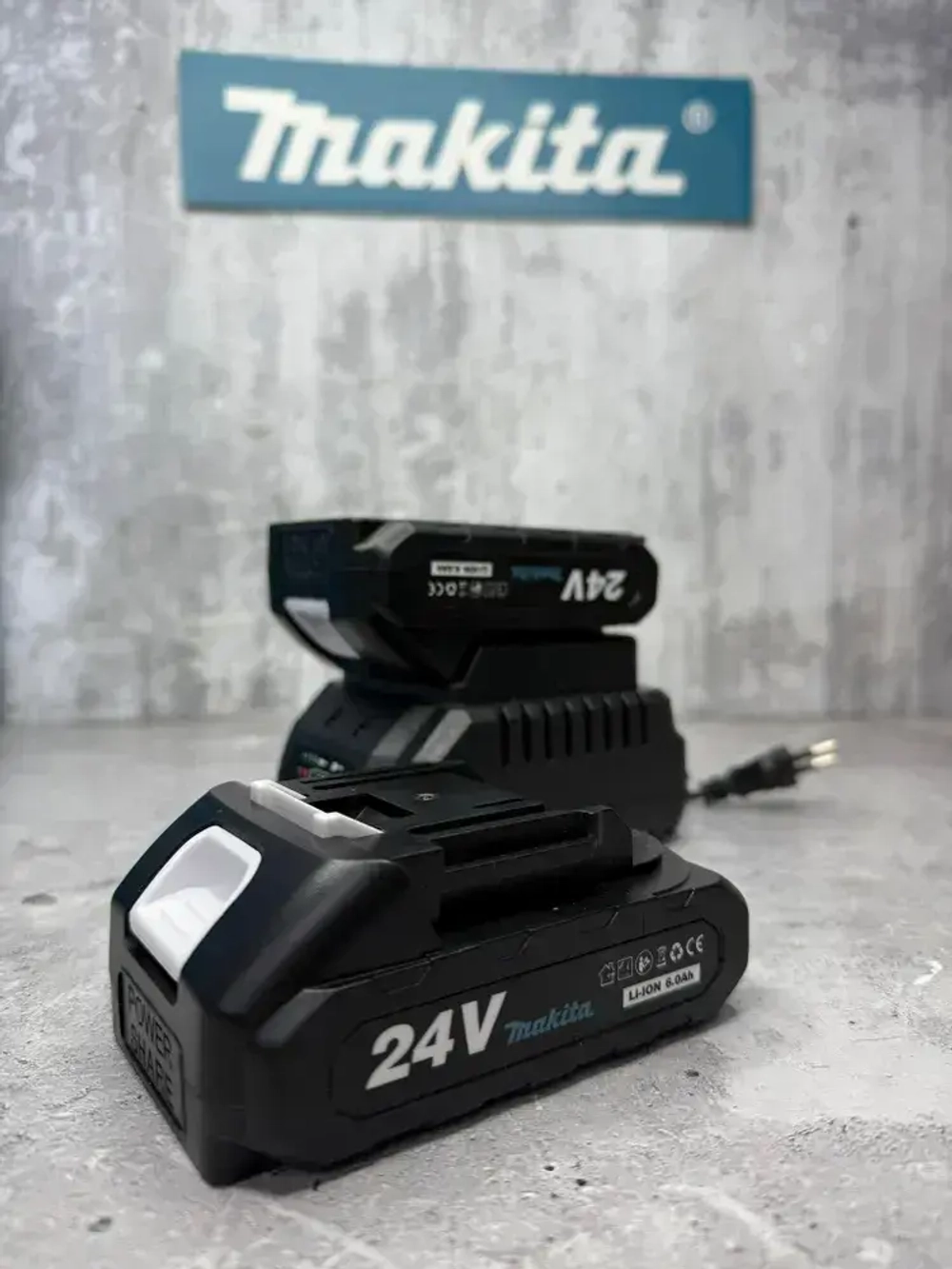 Дрель-шуруповерт Makita 24v бесщеточный, 40-80 Нм, с набором и 2 АКБ