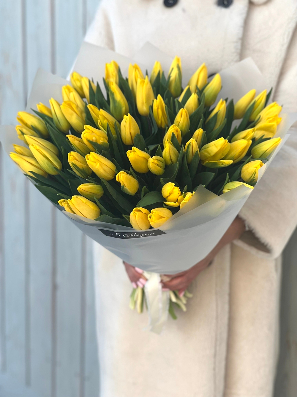 Жёлтые тюльпаны в весеннем букете от Флора Маркет