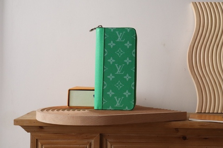 Louis Vuitton Zippy Vertical Wallet