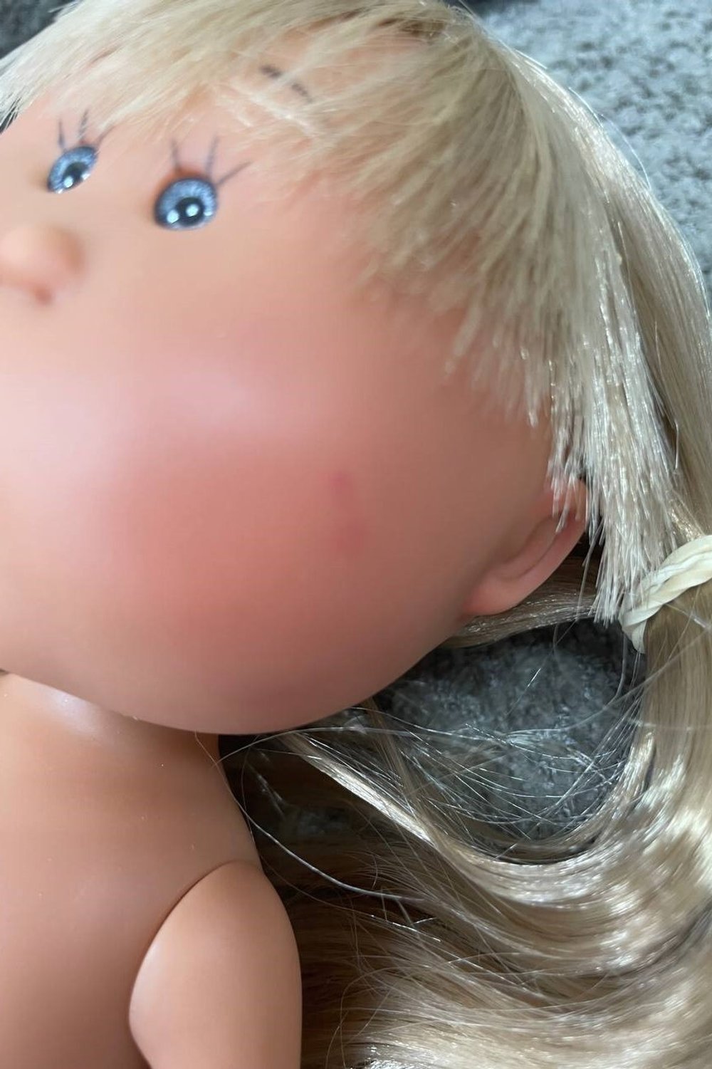 УЦЕНКА Кукла Nines виниловая 23см Little Mia Latina без одежды (3199WL1)