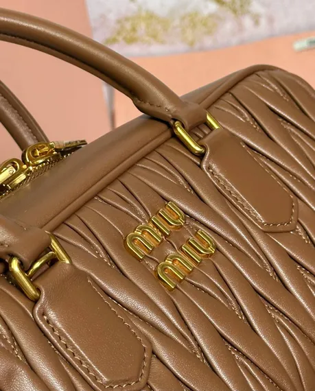 Сумка MIU MIU Arcadie matelassé из кожи наппа, коричневый