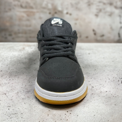 Nike SB Dunk Low • Black