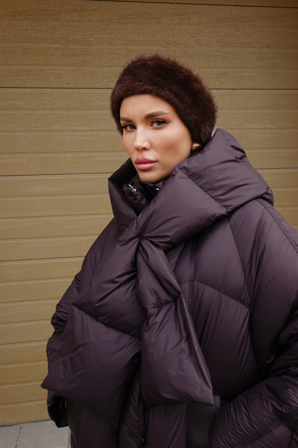 Пуховик удлиненный с капюшоном-шарфом