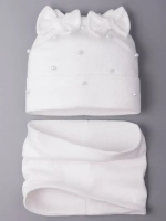 Шапка для девочки на осень с бусинами и снуд