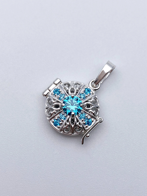 Ладанка из серебра/С камнями/С подвижным ухом/Казанская