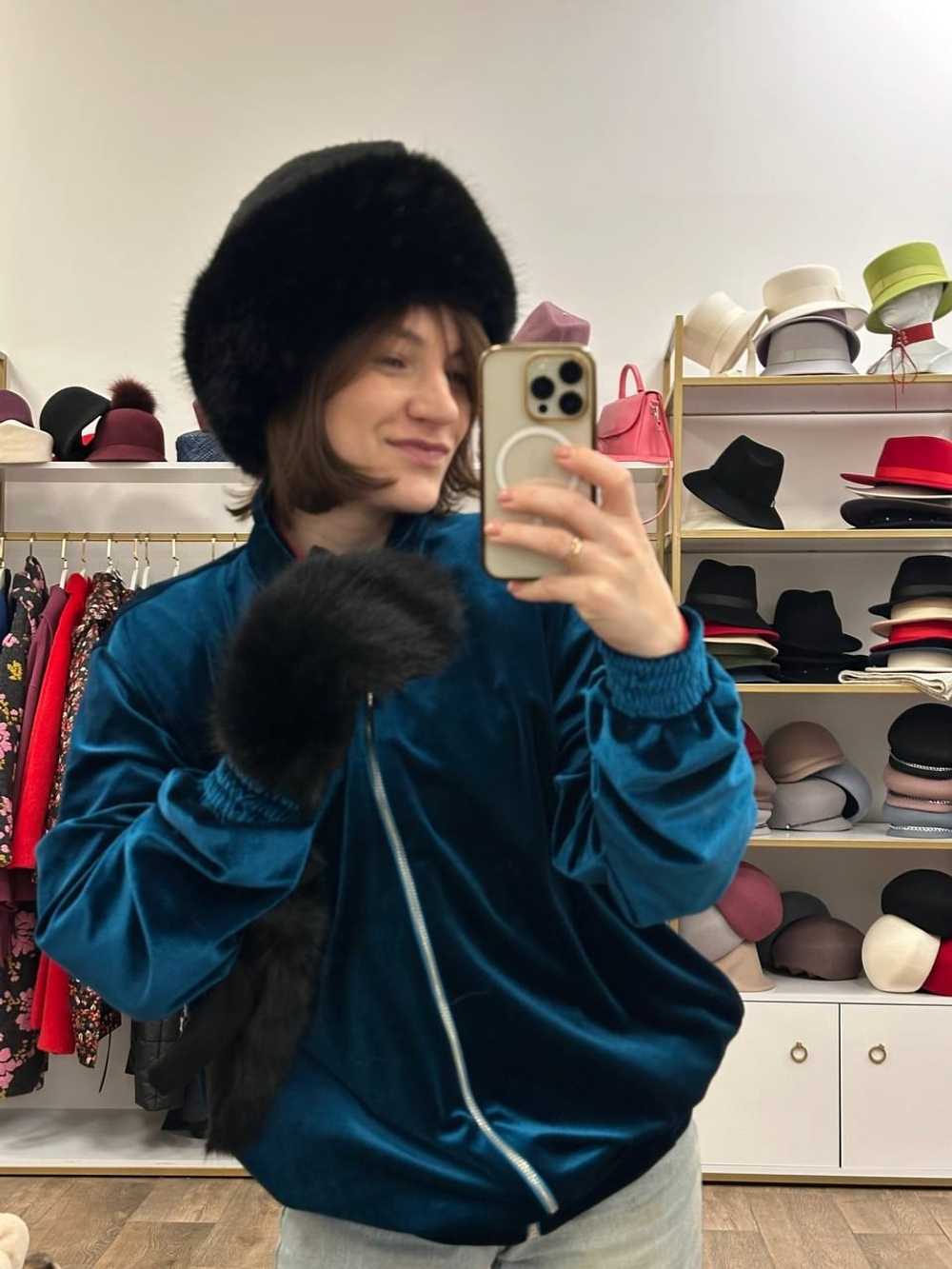 Варежки экомех песец черный