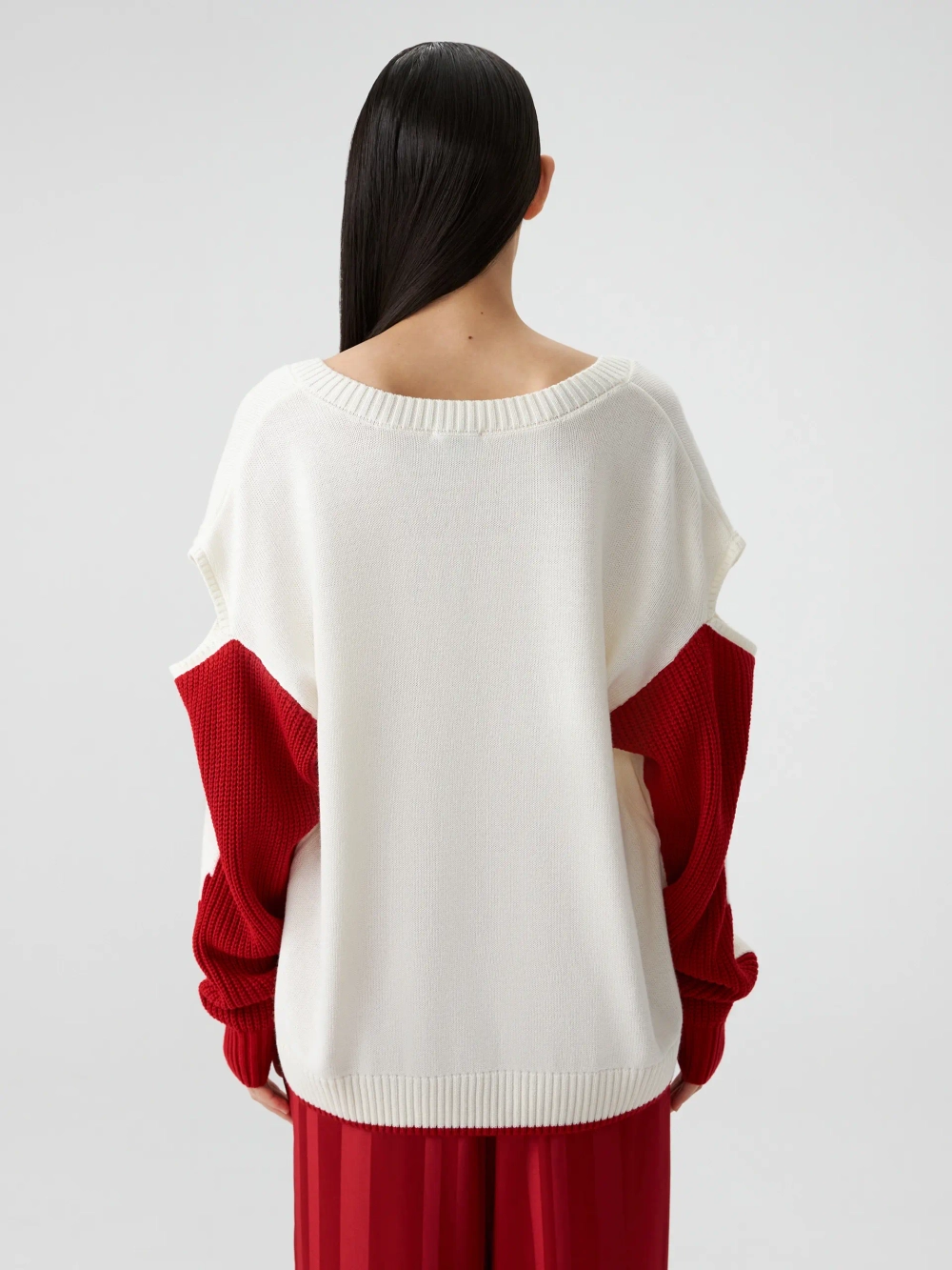 Свитер с разрезами на плечах OLA OLA