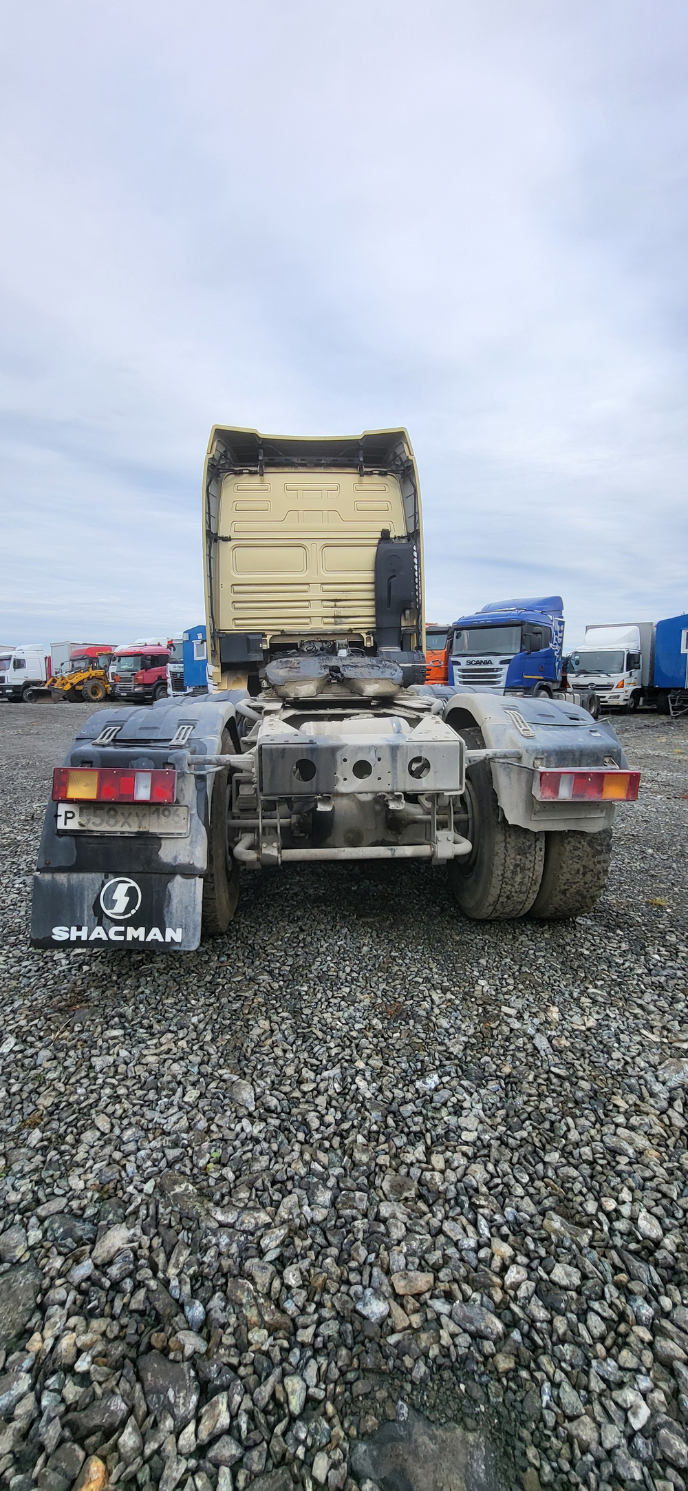 Shacman (Shaanxi) SX* 6x4 Седельный тягач SX42584V324 (Дизельный, 11,6 л, 423 л.с., МТ)