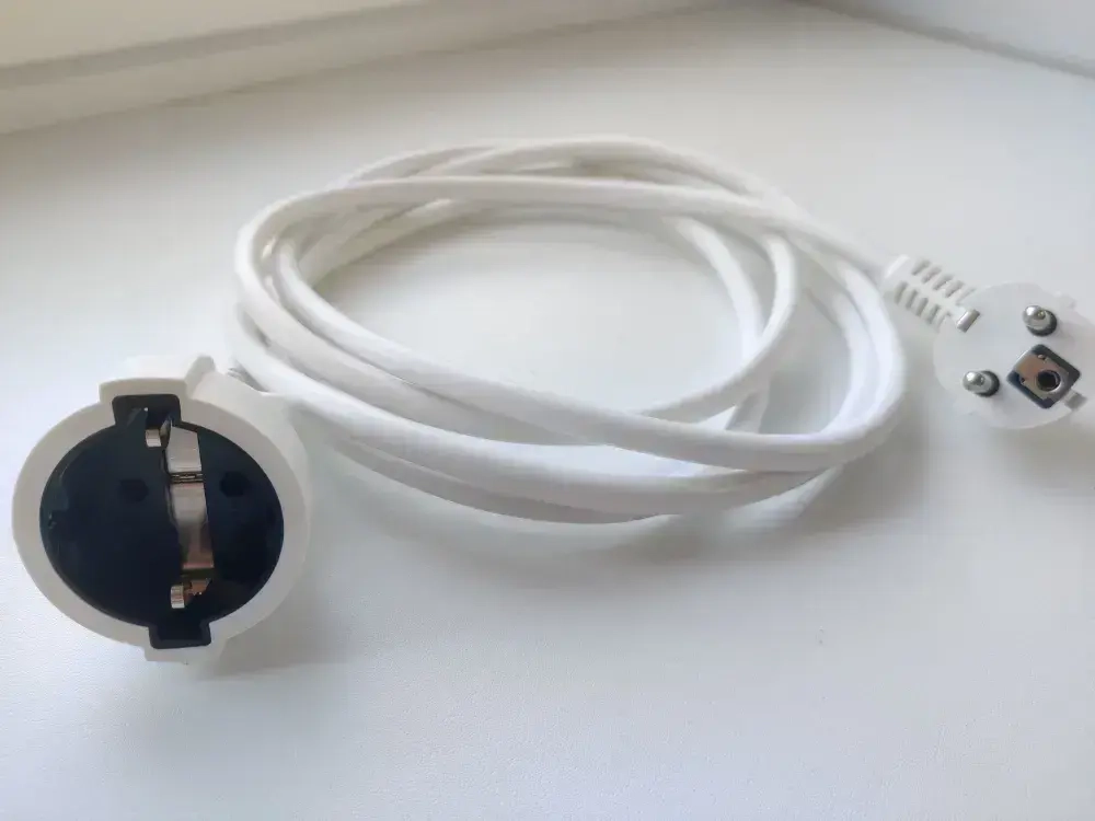 Удлинитель сетевой 3м с заземлением с одной розеткой IP22 16А ПВС ГОСТ 3х1,5 удлинитель бытовой, белый