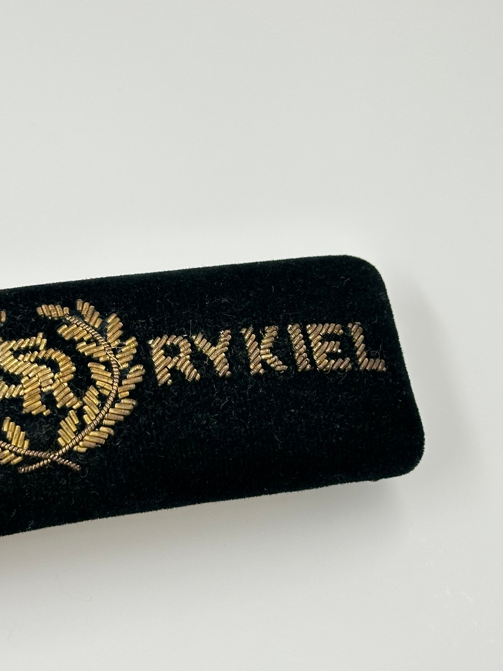 Заколка из чёрного бархата Sonia Rykiel