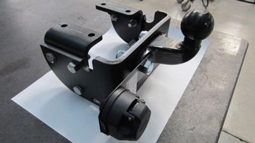 Фаркоп Oris на Volkswagen Amarok с бампером ступенькой 2010- (паспорт и сертификат в комплекте,без электрики) 2192-F