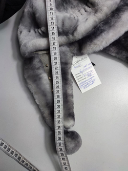 Шапка с кожаными вставками