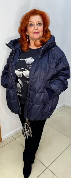 Синяя стеганная куртка с трикотажной резинкой на рукавах