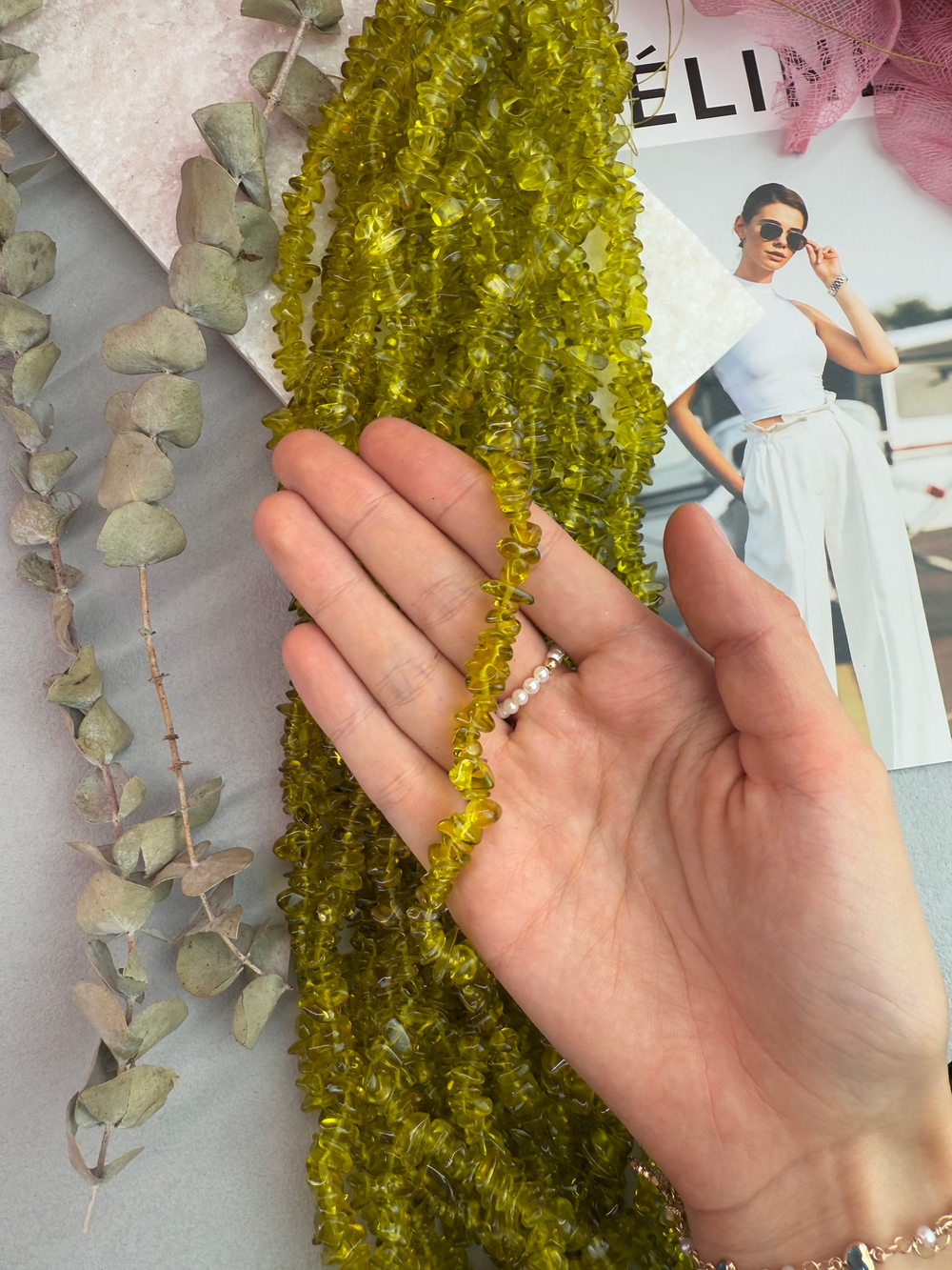 Стеклянные бусины галька, 5-8 мм, нить 80 см, Оливковый