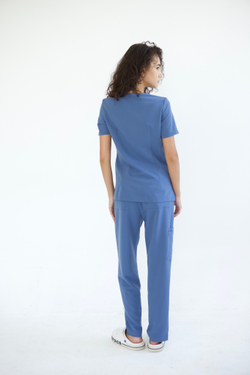 Костюм для врача Medici индиго вид сзади в полный рост