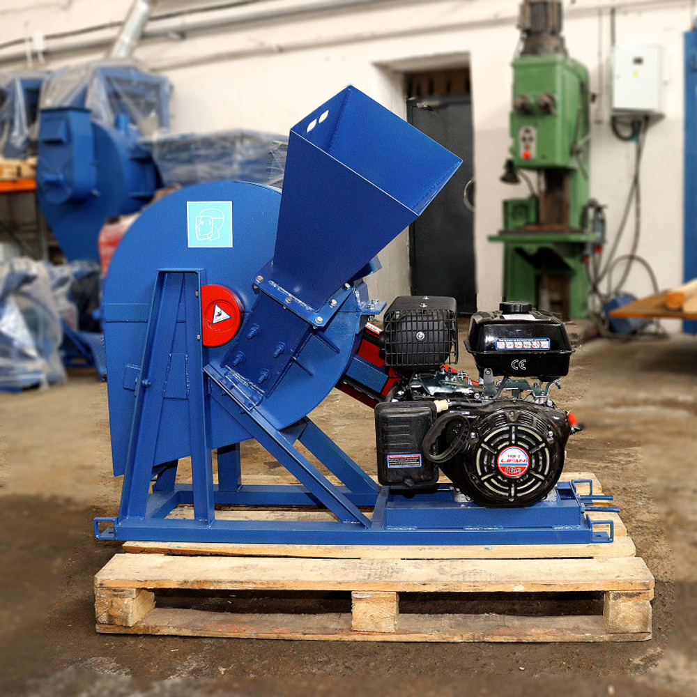 Рубительная машина "Метеор" АП-400Н (бензиновый двигатель 17 л.с., ручной запуск)