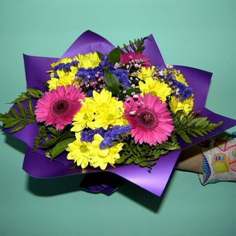 Букет из хризантемы, статицы и гипсофилы Комплимент 2.0