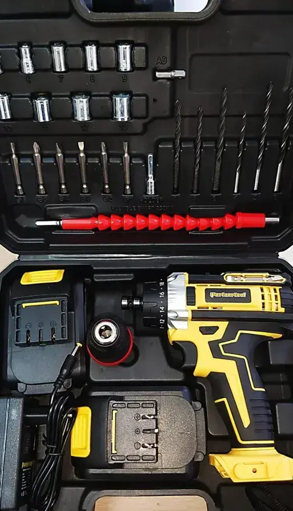 Дрель-Шуроповерт аккумуляторный Partnertool PCD-18CSET 18В 2 аккумулятора 2Ач БЫСТРОСЪЕМНЫЙ патрон в КЕЙСЕ с НАБОРОМ