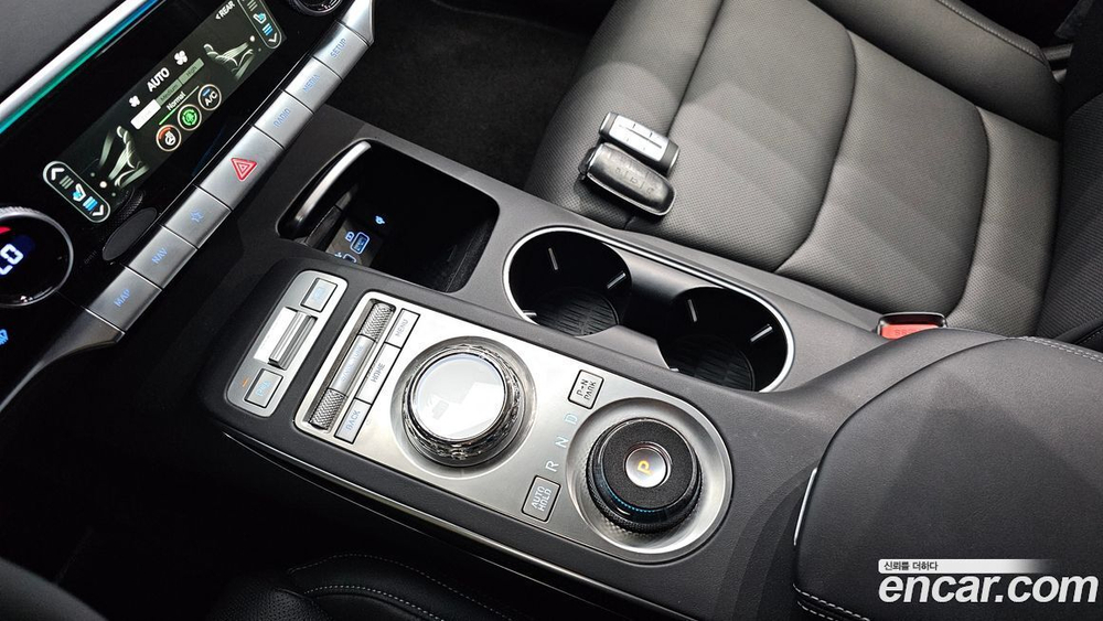 Genesis GV70 2.5T Бензин 2WD (04.2022)