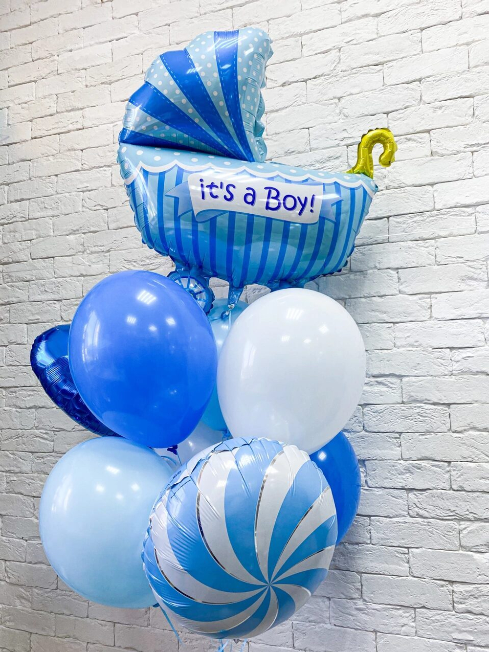 Фонтан из шаров "У нас мальчик"