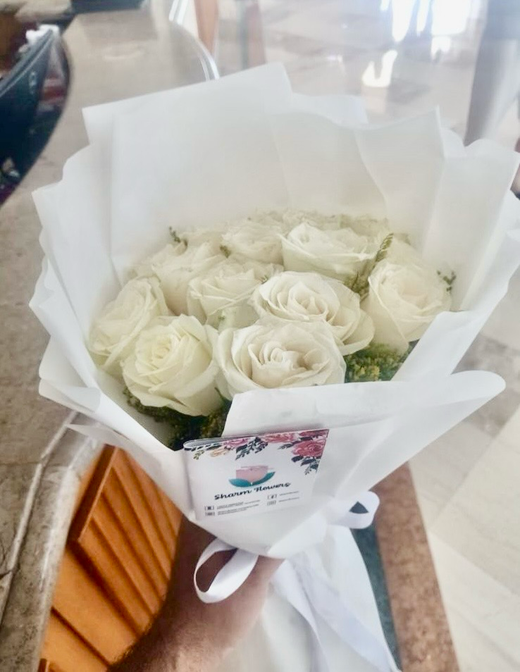 Букет из 9 белых роз и Шоколадный торт